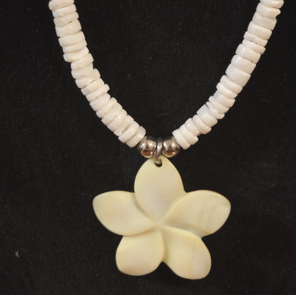 Hawaiian Puca Shell Flower Pendant Necklace - Picture 2 of 7